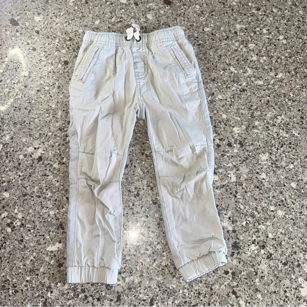 Cat & Jack l Light Gray Kids Jogger Pants l Boy’s Size: 3T - Picture 2 of 10